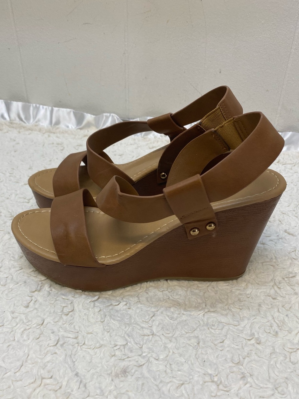 City Classified platform wedge sandals with ankle straps women’s size 8.5